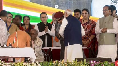 Bengal CM Oath Ceremony Photos: Narendra Modi Greets Workers with Dandavat, Hugs Suvendu Adhikari