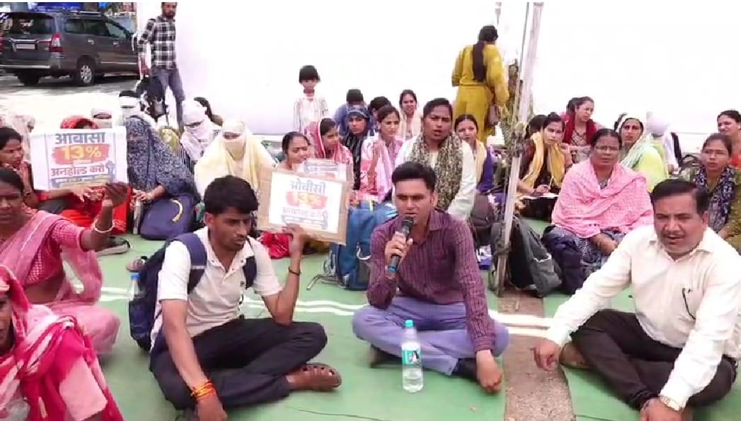 Bhopal News: Protest in Bhopal Demanding Removal of 13% OBC Reservation Hold in MP; Candidates Await Appointme