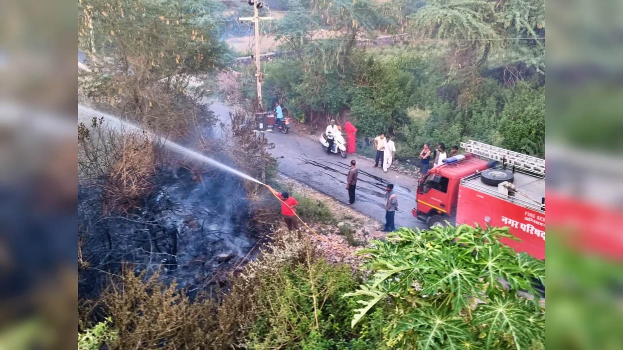 Salumber News: Massive Fire Erupts in Farmland Enclosure Due to Short Circuit in Power Pole; Major Disaster Av