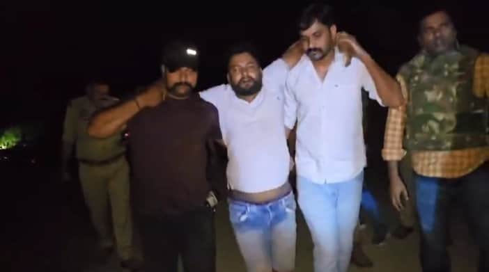 Banda Robbery Committed Against Woman While Posing as Electricity Worker Two Criminals Arrested in Encounter