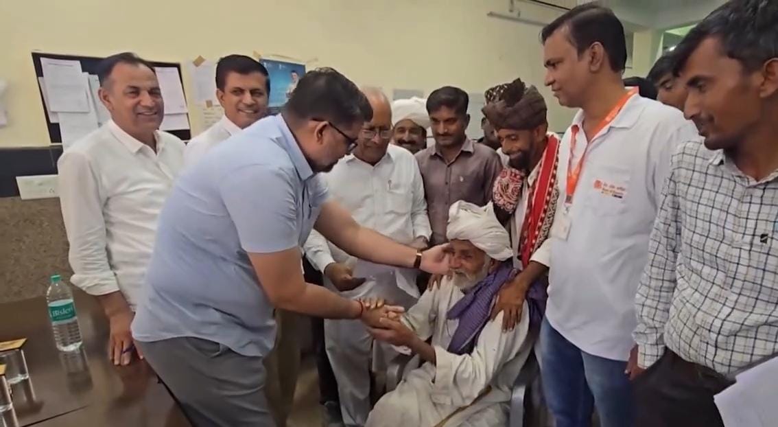 elderly man burdened bank debt received relief in Lok Adalat Villagers banded to pay debt of 3.50 lakh Barmer