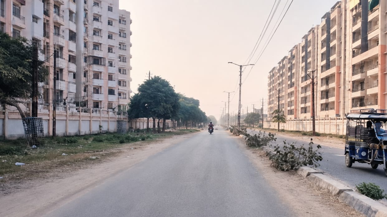 If you want to breathe 25 grams of dust, come to TripleIT Road, pain expressed in Amar Ujala ward dialogue