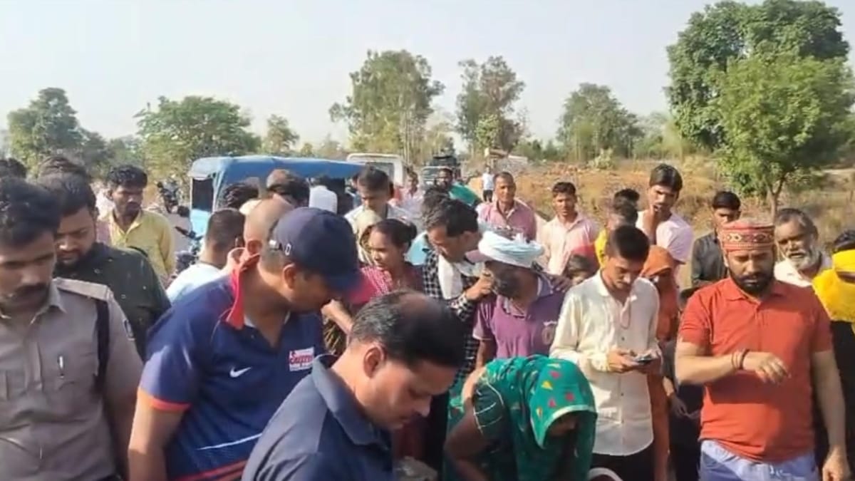 Two youths, including a BJP youth leader, died tragically in Byawari.