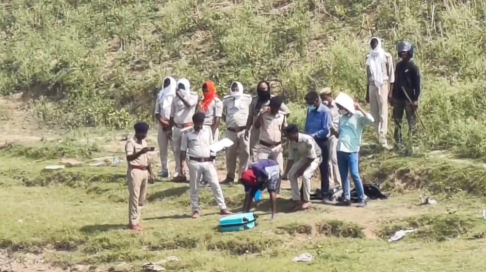 Bihar Crime: Dismembered Body Parts Found in Suitcases Lying by Riverbank Sensation Grips the Area
