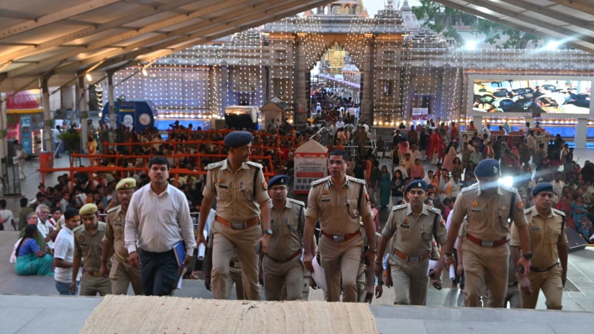 Officials directed to provide an alternative route in event of overcrowding at Kashi Vishwanath Temple