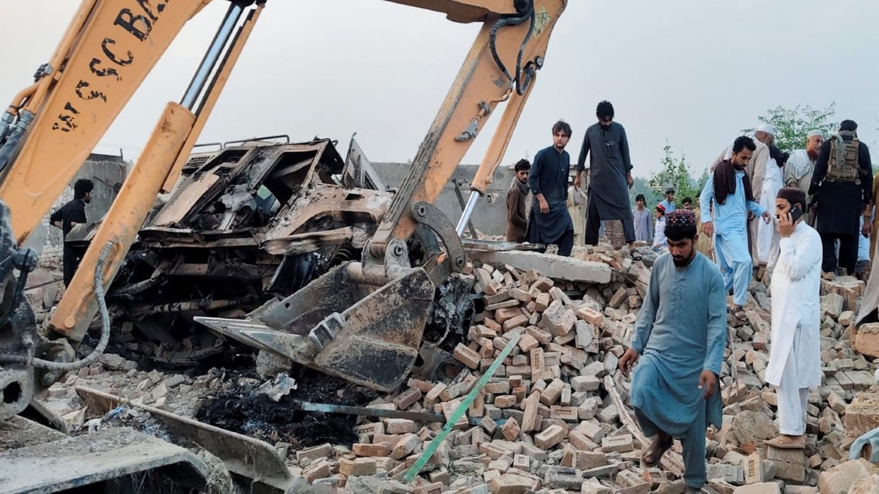 pakistan bannu suicide attack police check post blast khyber pakhtunkhwa many killed and injured