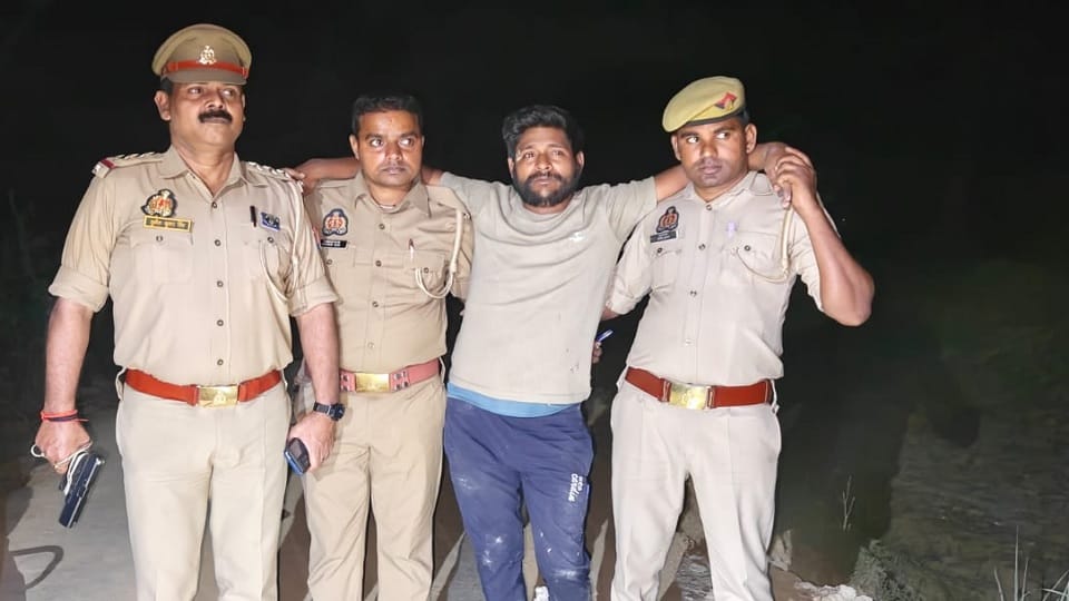 पुलिस की गिरफ्त में आरोपी
