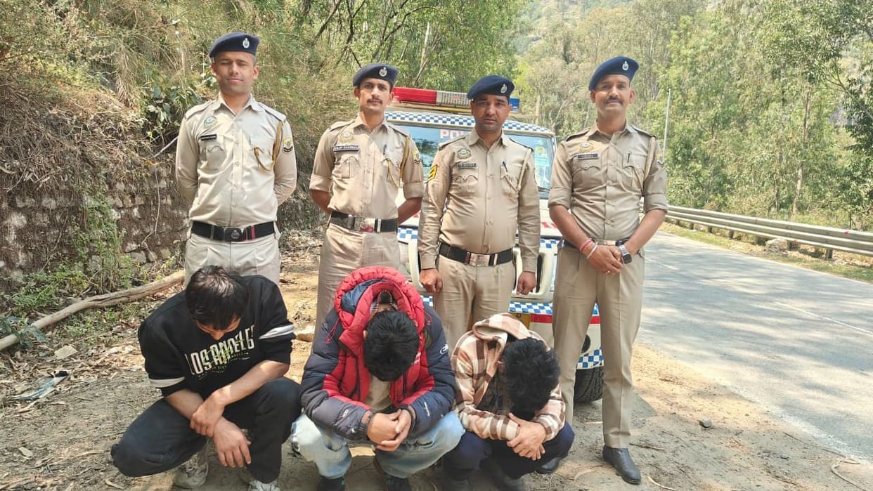 Rampur Bushahr Three Youths Arrested with 9 Grams of Chitta in Barubag Kumarsain