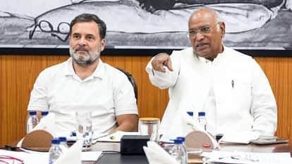Suspense over Kerala CM post: Anti-high command posters in Priyanka's stronghold raise tension