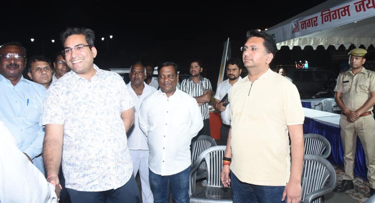 2500 Sanitation Workers Hit Streets With Officials at Midnight, Jaipur Lanes Sparkle by Morning