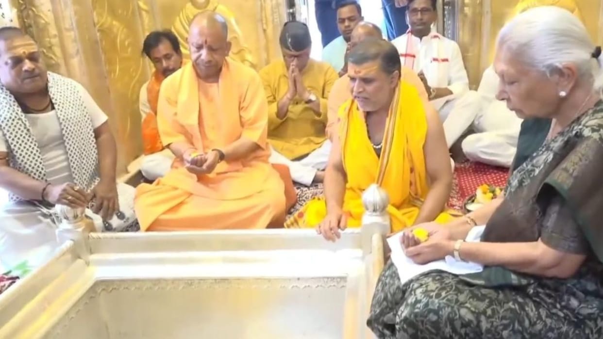 Governor Anandiben Patel and CM Yogi will visit Kashi today.
