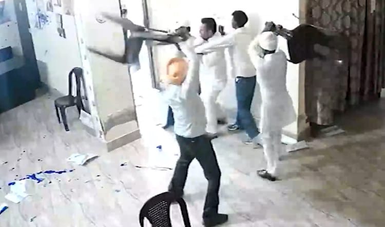 पंजाब में चरम पर पंगेबाजी: भाजपा कार्यालय पर हमला, 15-20 नकाबपोश हमलावरों ने की जमकर मारपीट; देखें VIDEO