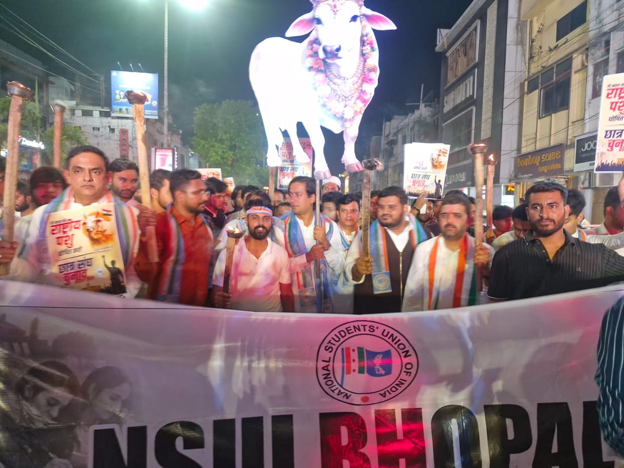 NSUI Torch Procession in Bhopal: Demands for Student Union Elections and Declaring the Cow as the National Ani