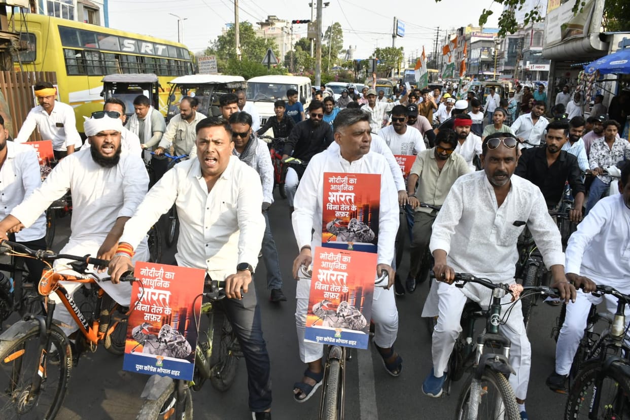 Bhopal News: Youth Congress Holds Cycle March Against Rising Prices; Warns of Major Agitation If Situation Doe