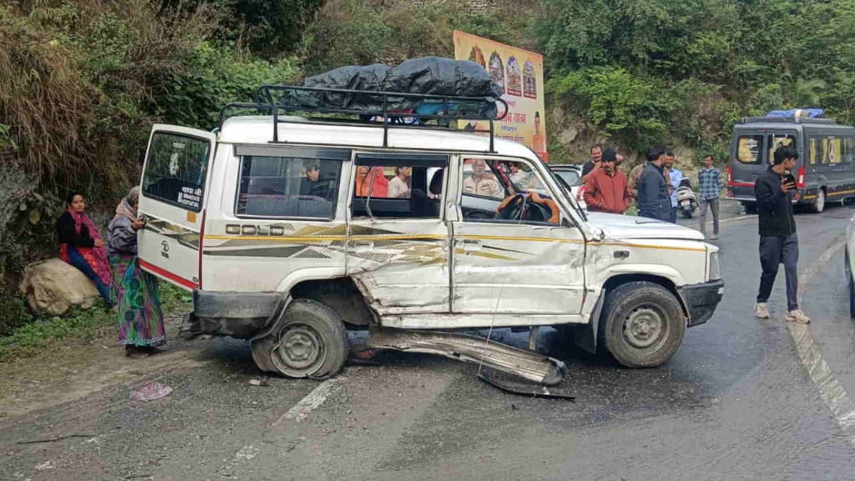 Chamoli Accident Tata Sumo and Pickup Collide Near Umta-Longasu Two Passengers Injured