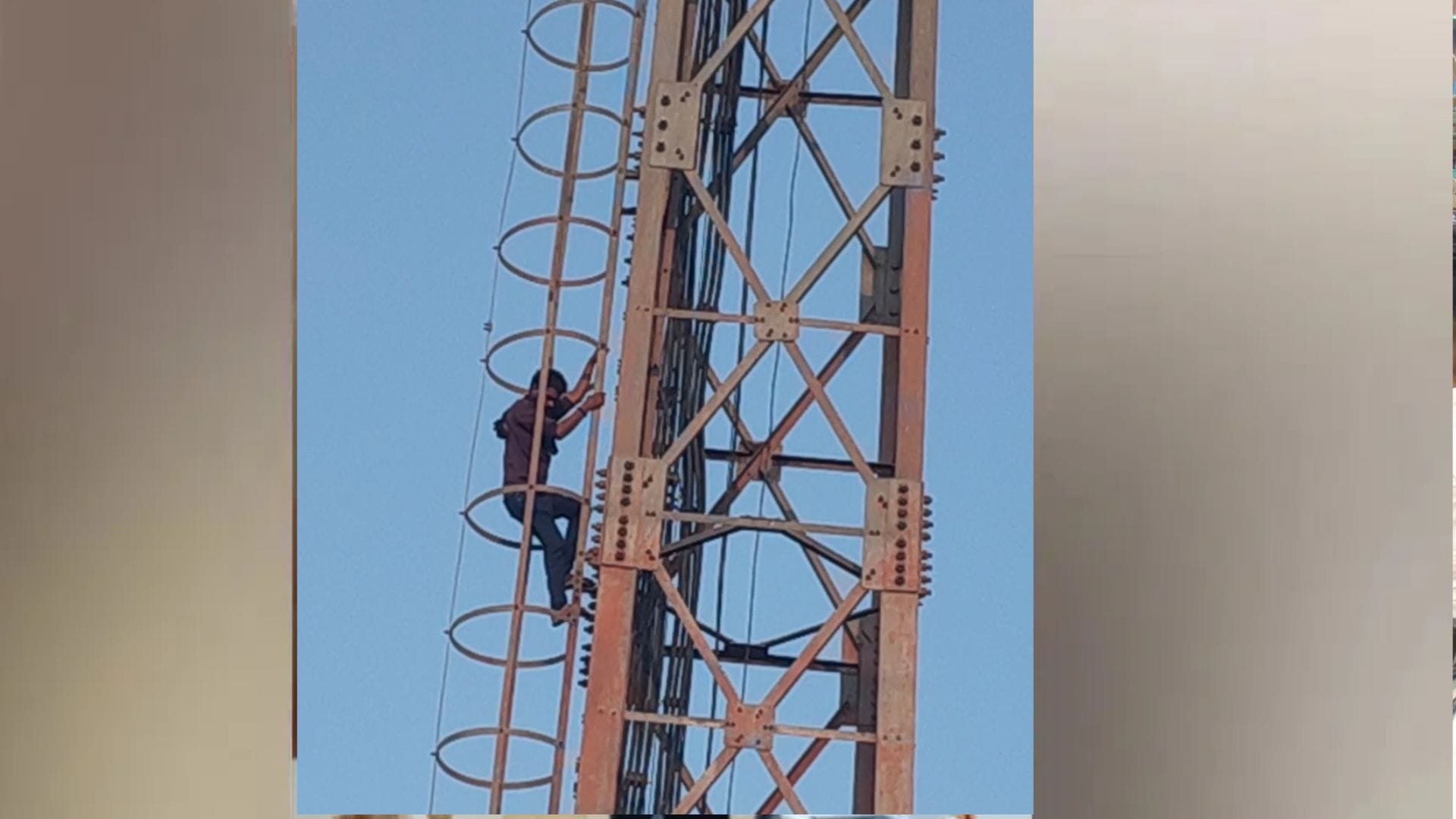 A Young Man Climbed A Mobile Tower Over A Land Dispute In Gorakhpur ...