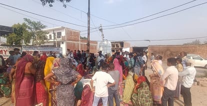 Ambulance Driver Flees After Crashing Into Auto in Agra