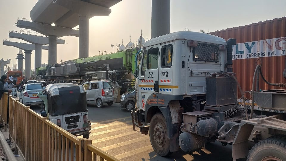 Traffic Jam on Highway due to metro work in Agra