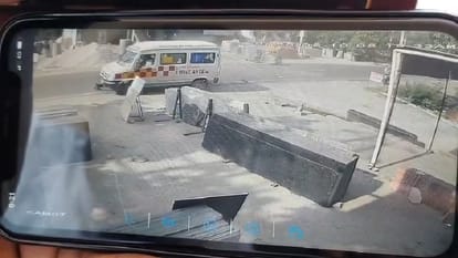 Ambulance Driver Flees After Crashing Into Auto in Agra
