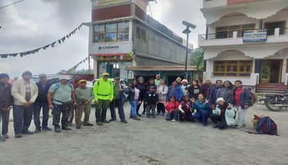 25 trekkers from 17 states of the country will measure the Khalia Top distance