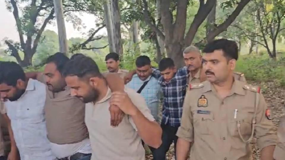 Two criminals carrying a reward of 50,000 each were arrested in police encounter in Sitapur