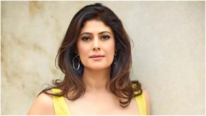 Pooja Batra Forced To Do Splits In Front Of Camera For Insecure Heroes Look Taller Says Lost Films Due Height