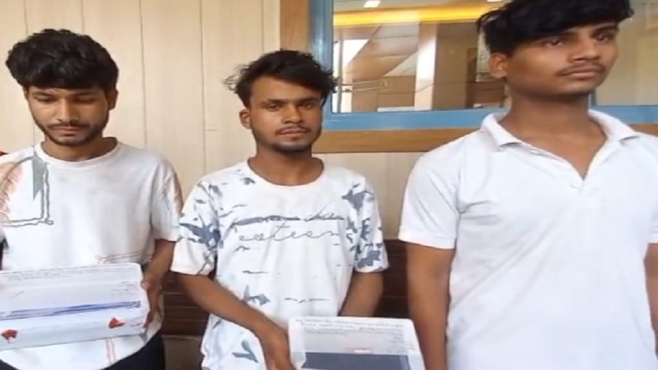 Auto Snatching Gang Busted in Agra Three Arrested