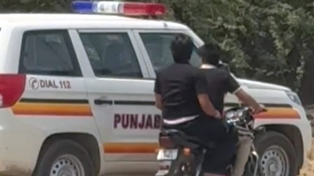 Anti Drug Campaign ASI in Police Vehicle in Abohar Buys Drugs Suspended After Video Goes Viral