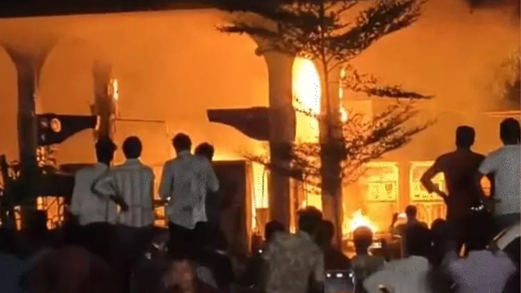MP News: राजगढ़ में पेट्रोल पंप पर लगी आग, टैंकर खाली करते समय हुआ हादसा; 11 लोग झुलसे