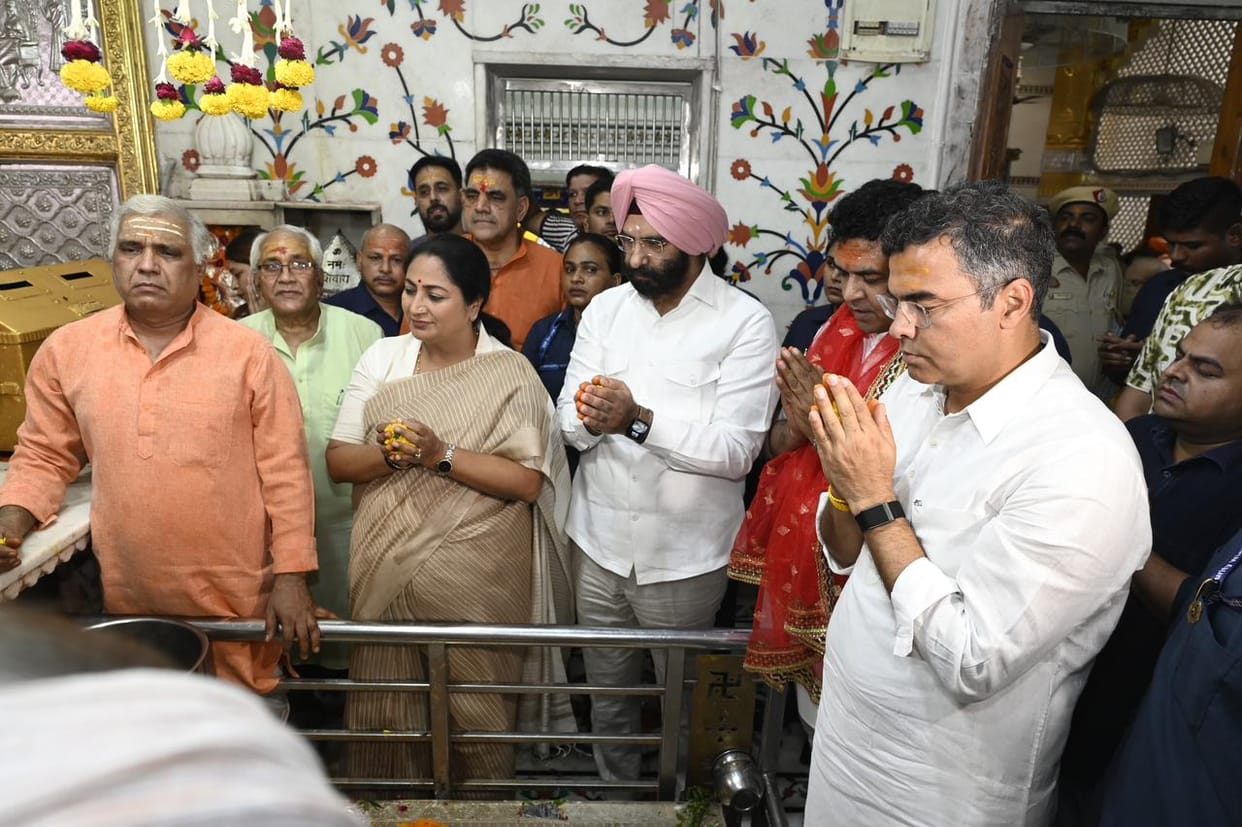 75 Years of Somnaths Reconstruction PM Modi Offers Prayers CM Rekha Gupta Performs Jalabhishek at Gauri Shanka