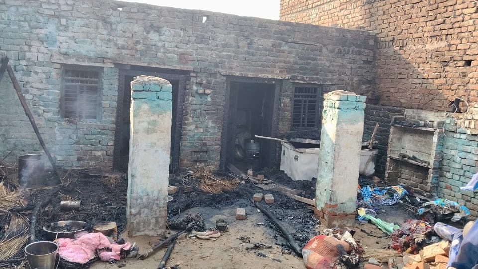 Clash between two groups over car horn in Agra