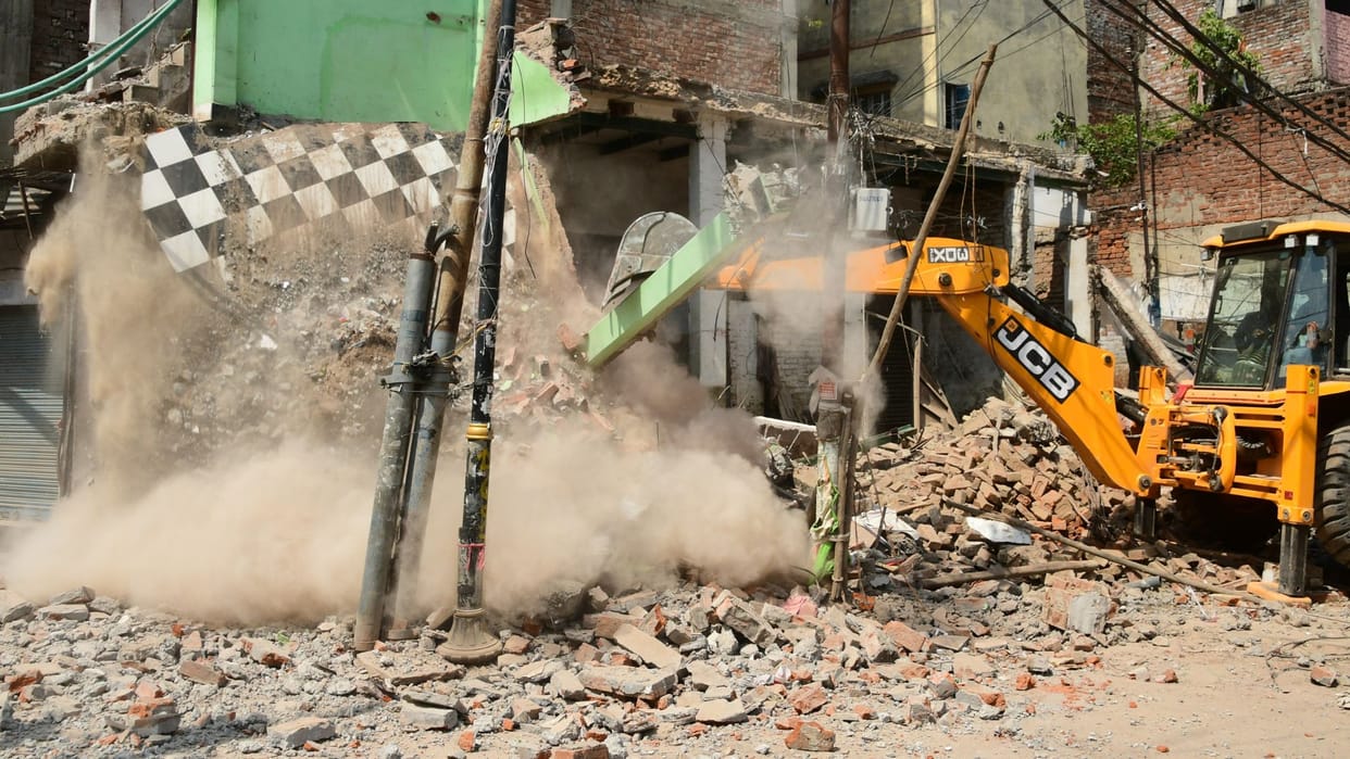 Dal Mandi No Action Against Musafirkhana Wedding Demolition Continues Second Day 25 Buildings Reduced Rubble