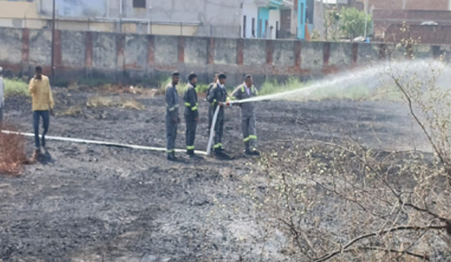 Auraiya: Fire Breaks Out in Mandi Committee Premises Due to Unknown Causes