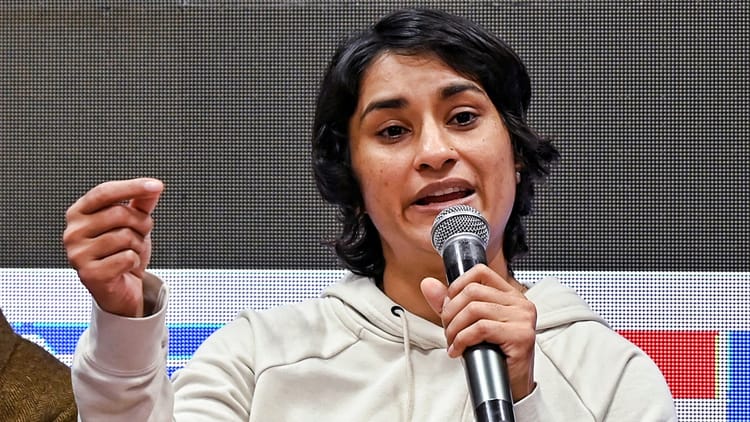 WFI: विनेश और डब्ल्यूएफआई में फिर ठनी, खुद को भागीदारी के योग्य बताकर गोंडा पहुंचीं; महासंघ ने जताया विरोध