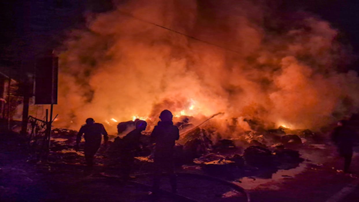 Kolkata: Fire breaks out in multi-storey building, two dead; CM Subhendu orders inquiry