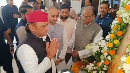 former CM Akhilesh Yadav Attacked on senior BJP leader In Prayagraj