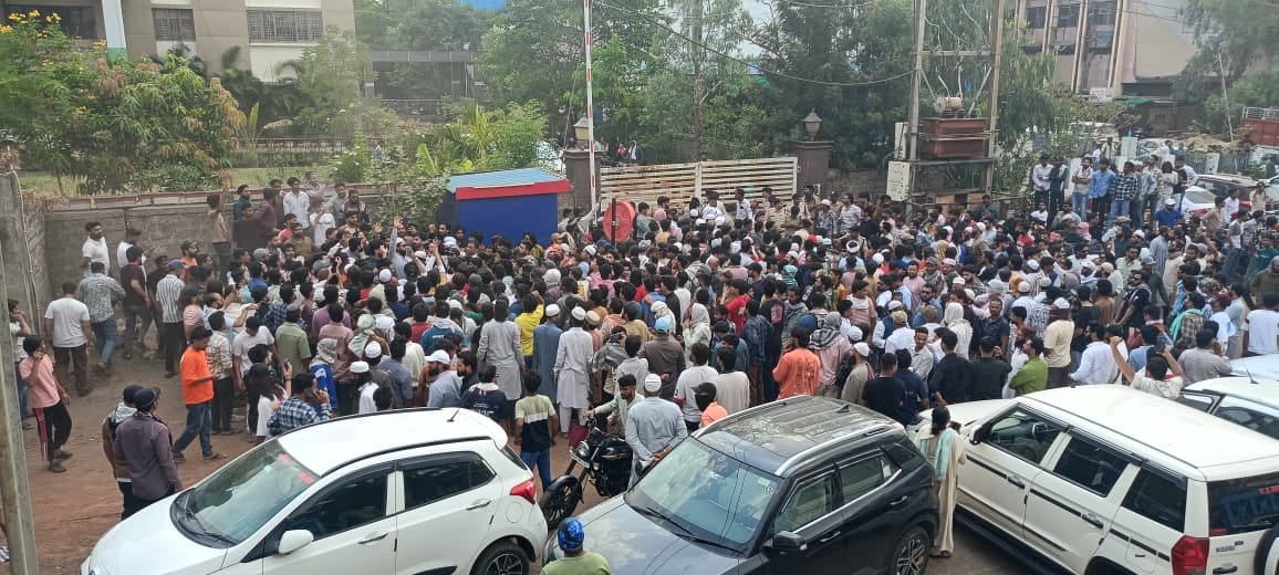 Bhopal News: Muslim Community Protests Against Beating of Youth in Bhopal; Stages Demonstration Outside Police
