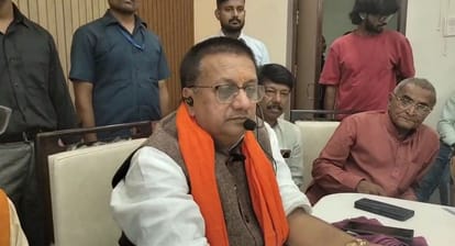 सर्किट हाउस में मौजूद मंत्री
