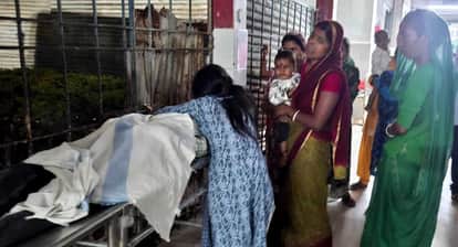 Bihar JCB comes in contact with high-voltage wire  driver dies tragically eight month-old child loses father