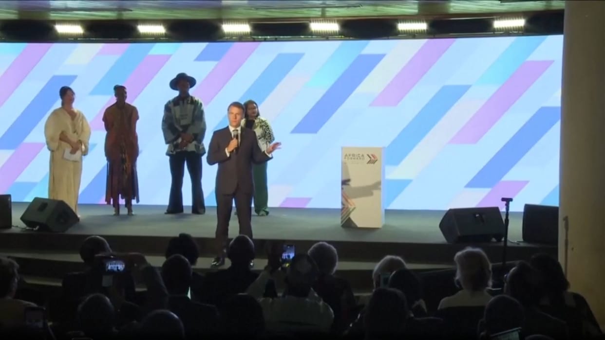 france president Emmanuel macron scold crowd in africa summit for lack of respect