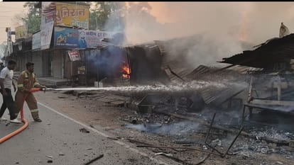 Fire in Gorakhpur, Two Cylinders Explode While Making Tea, 3 Shops Gutted news in hindi
