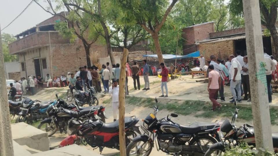 gram pradhan Wife Dies in Accident in AmbedkNagar She Had Set Out for Market to Buy Medicines