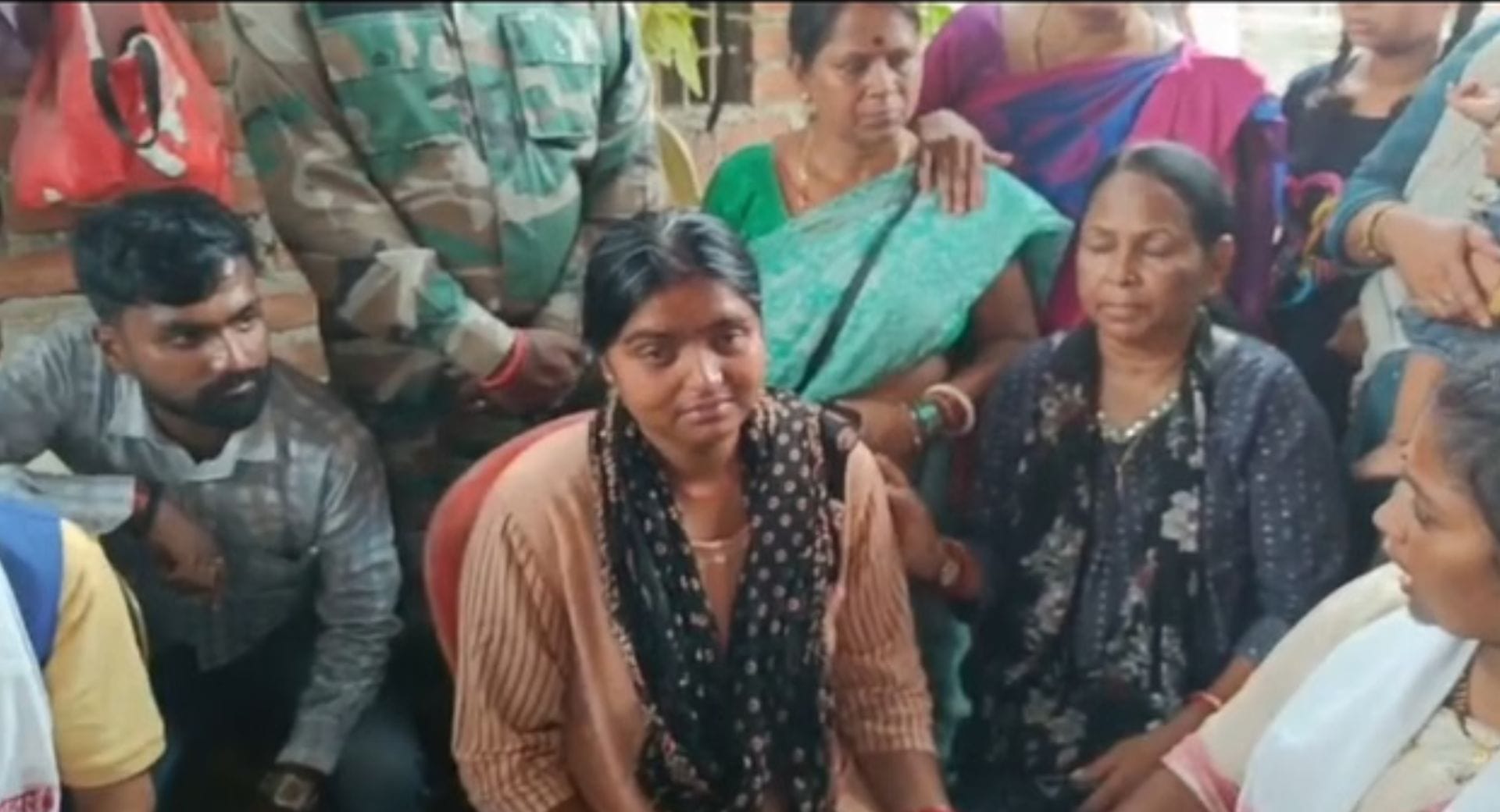 अदिति की मां से मिली मेयर रोशनी खलखो
