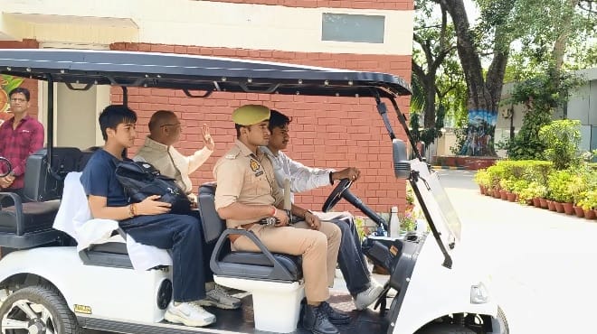 Kanpur CSJMU Unique Exemplar of Fuel Savings and Energy Conservation VC Prof Vinay Pathak Uses E Cart