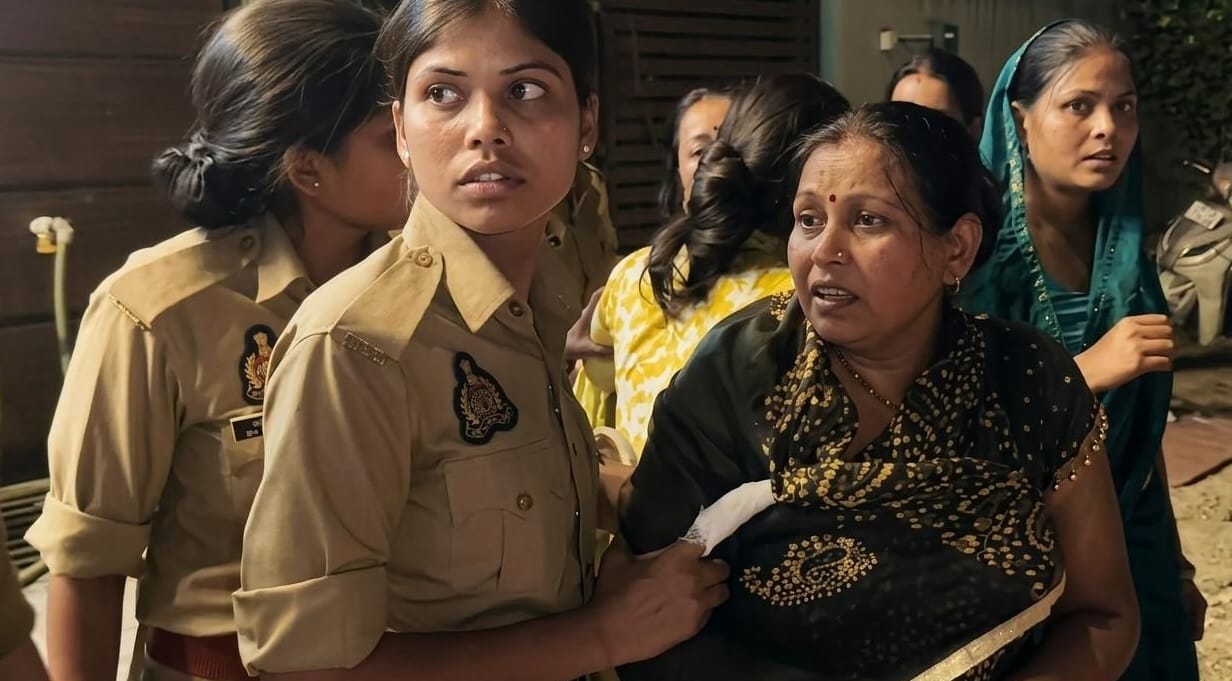 Kanpur Sub Inspectors Uniform Torn Police Beaten with IV Stands 12 Hour Ruckus Over Removal of Body