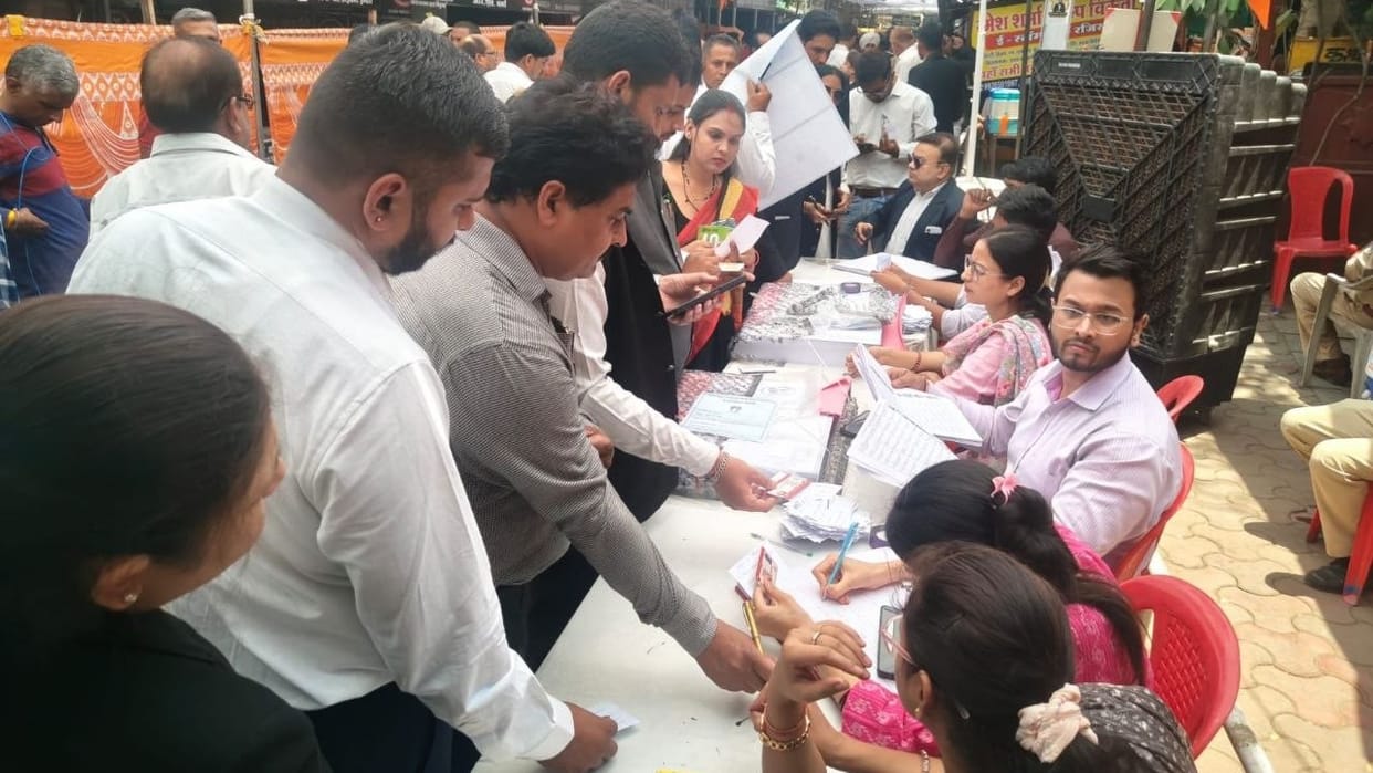 Indore news MP State Bar Council election voting held at District Court complex