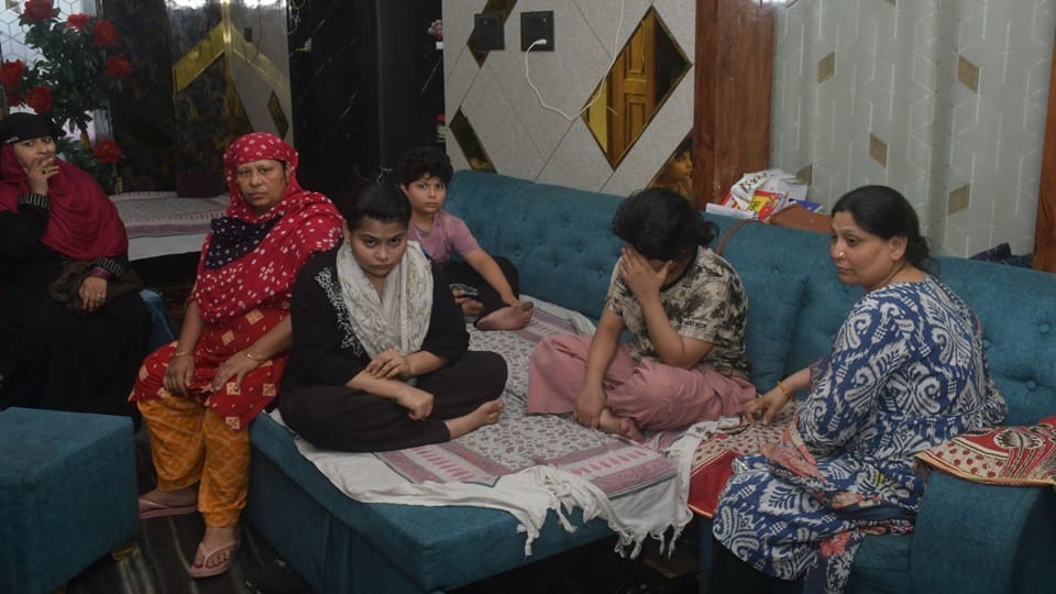 Robbery at Brass Trader Home More than ten criminals were involved in robbery Moradabad