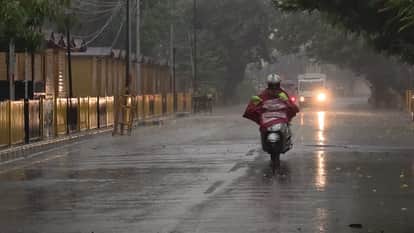 UP: Heavy rains in Moradabad division bring pleasant weather, power outages in many areas