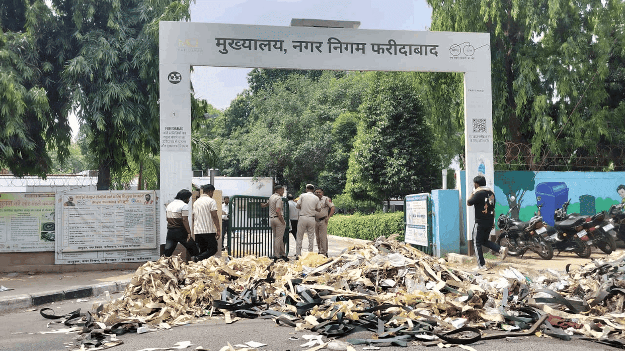 sanitation workers of Faridabad Municipal Corporation on strike for past 12 days