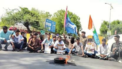Ajmer News: NSUI Workers Protest Over NEET Exam Cancellation, Burn Tyres and Demand Strict Action